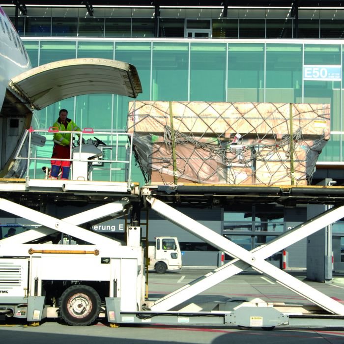 Loadmaster: The Aviation Career You Didn’t Know Existed – And Why It Could Be Perfect for You